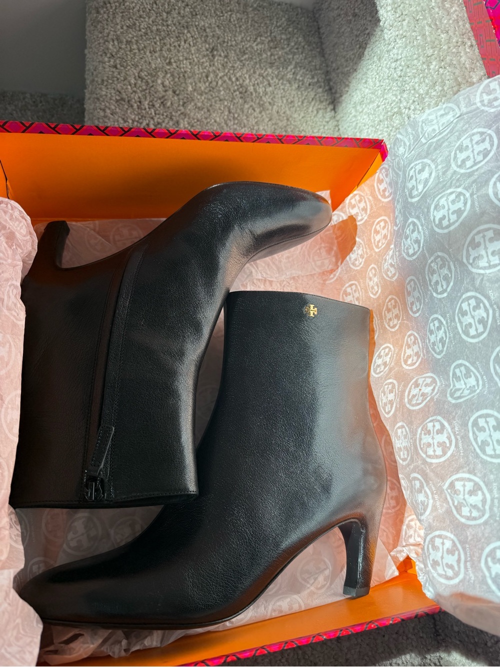 Tory Burch Black Leather Mid-Heel Booties with Signature Logo Size 10 - Picture 9 of 11